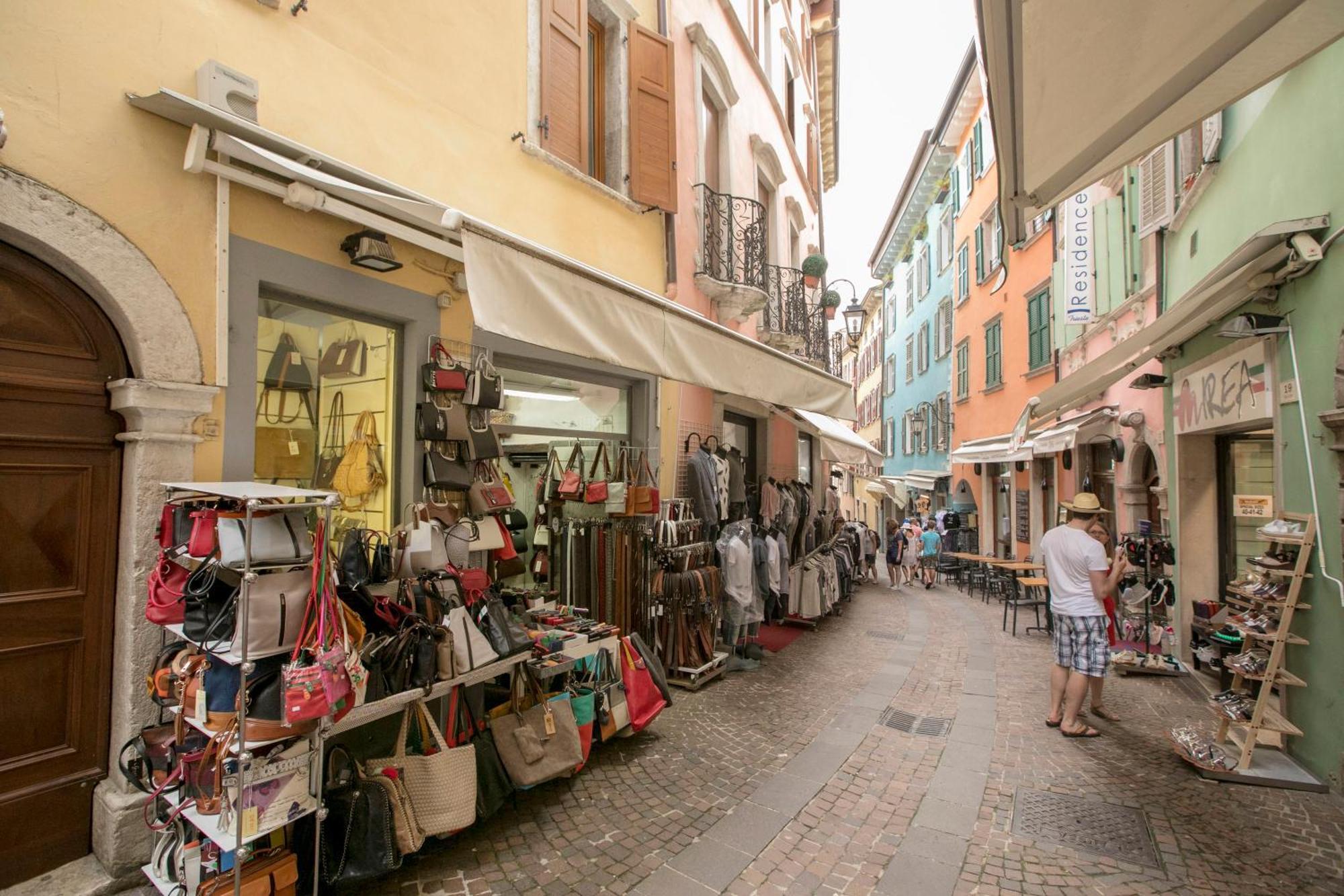Appartamento Centro Storico Riva - Happy Rentals Eksteriør bilde