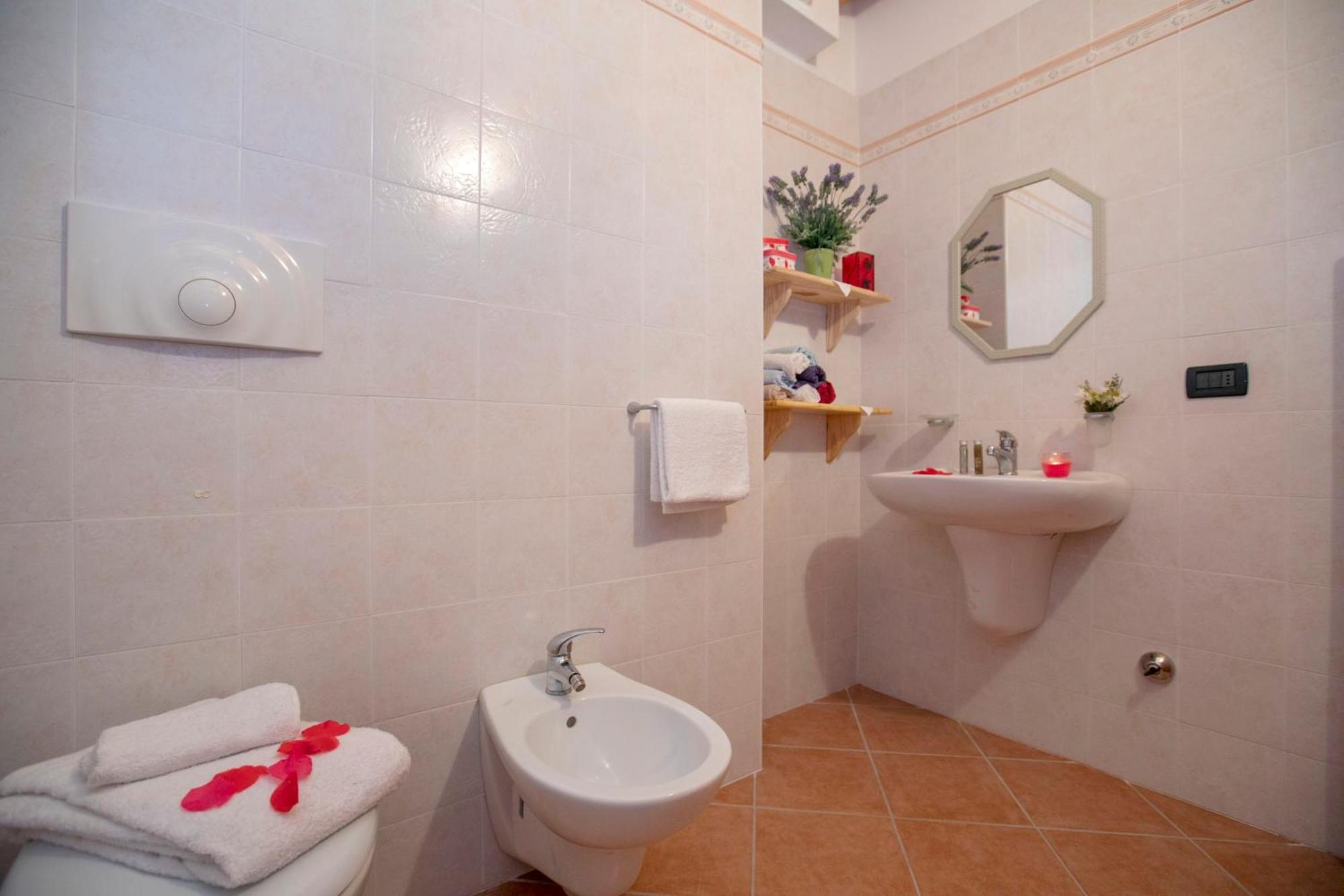 Appartamento Centro Storico Riva - Happy Rentals Eksteriør bilde